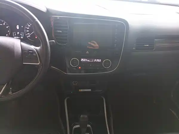 Mitsubishi Outlander 2020