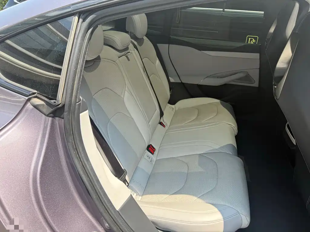 Xiaomi SU7 2024