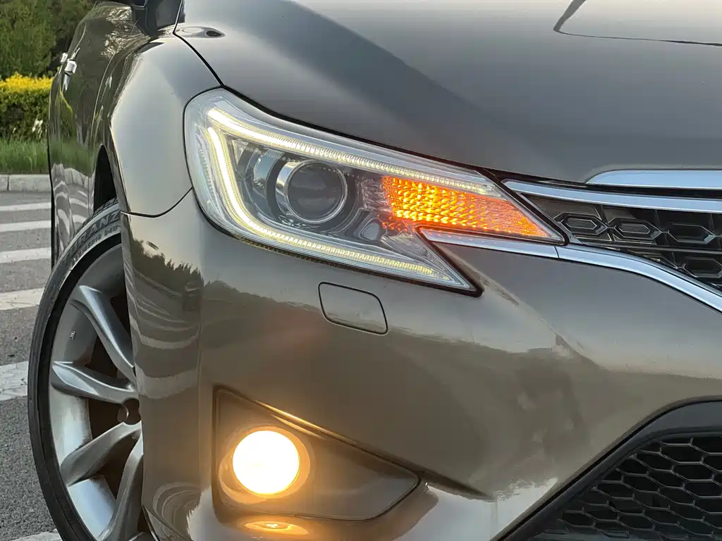 Toyota Reiz 2015 — фото 13