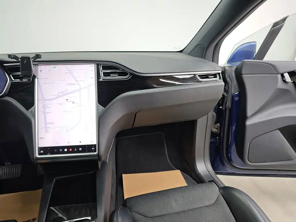 Tesla Model X 2017 — фото 24