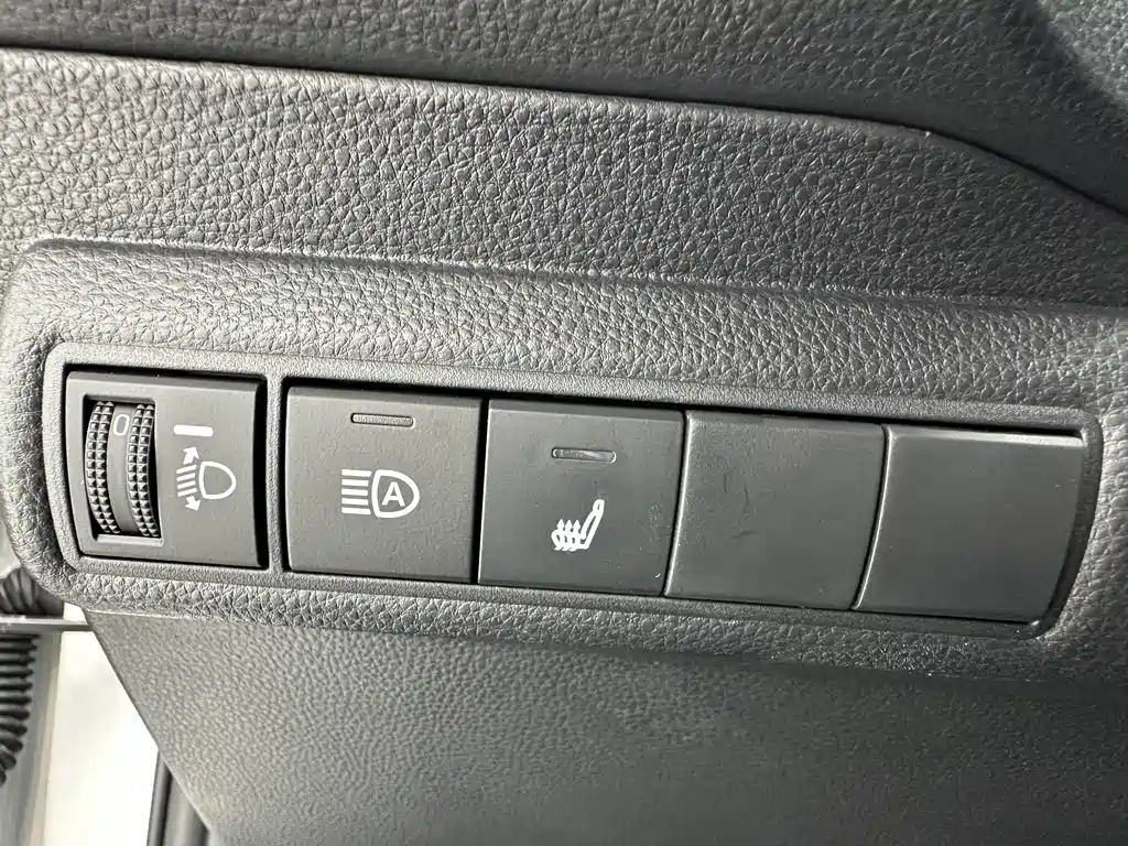 Toyota Corolla 2023 — фото 12