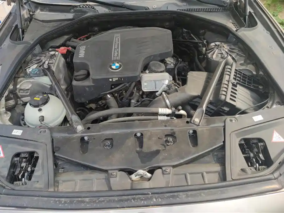 BMW 5 Series 2015 — фото 10