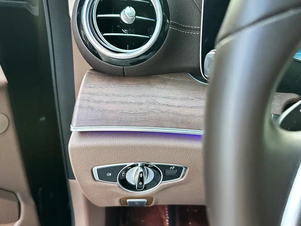 Mercedes-Benz E-Class 2020 — фото 12
