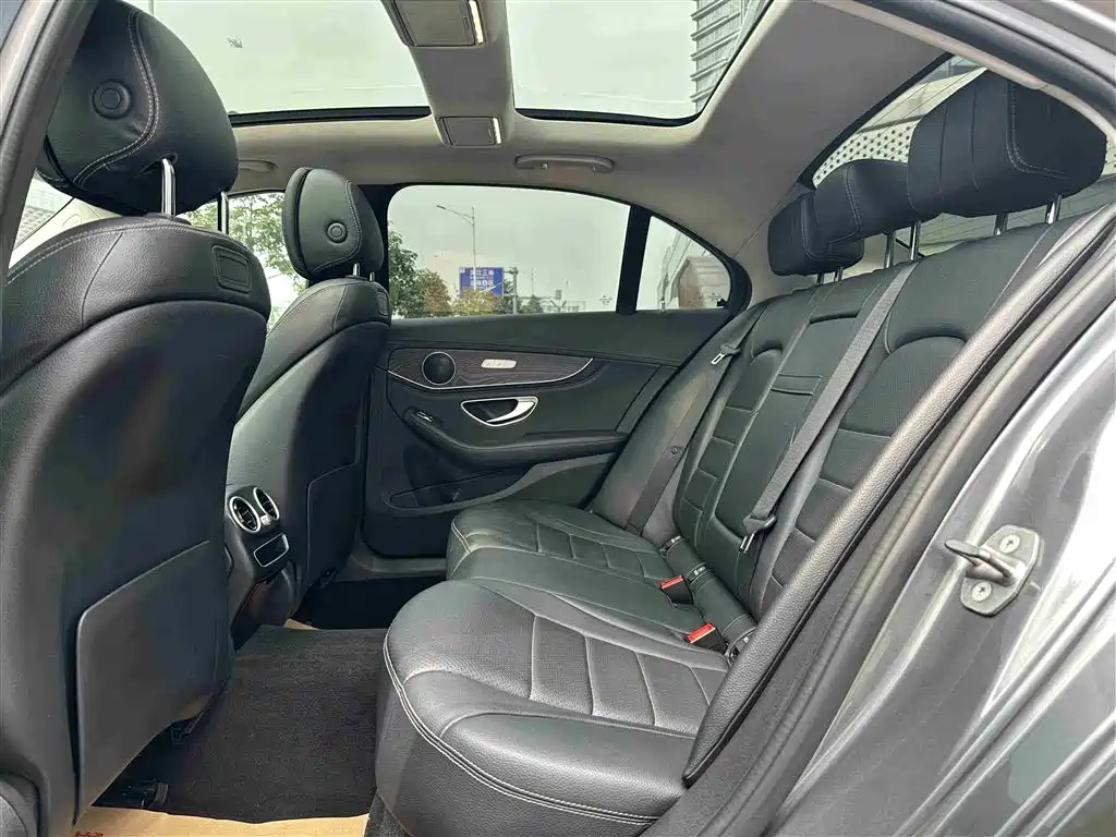 Mercedes-Benz C-Class 2019 — фото 19