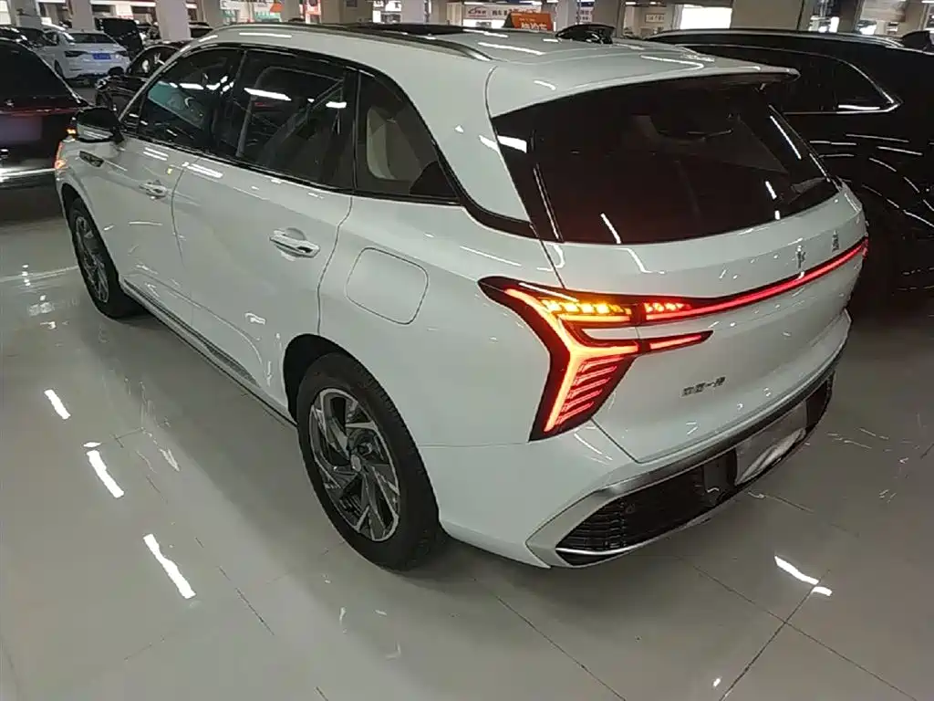 Hongqi HS3 PHEV 2025 — фото 5