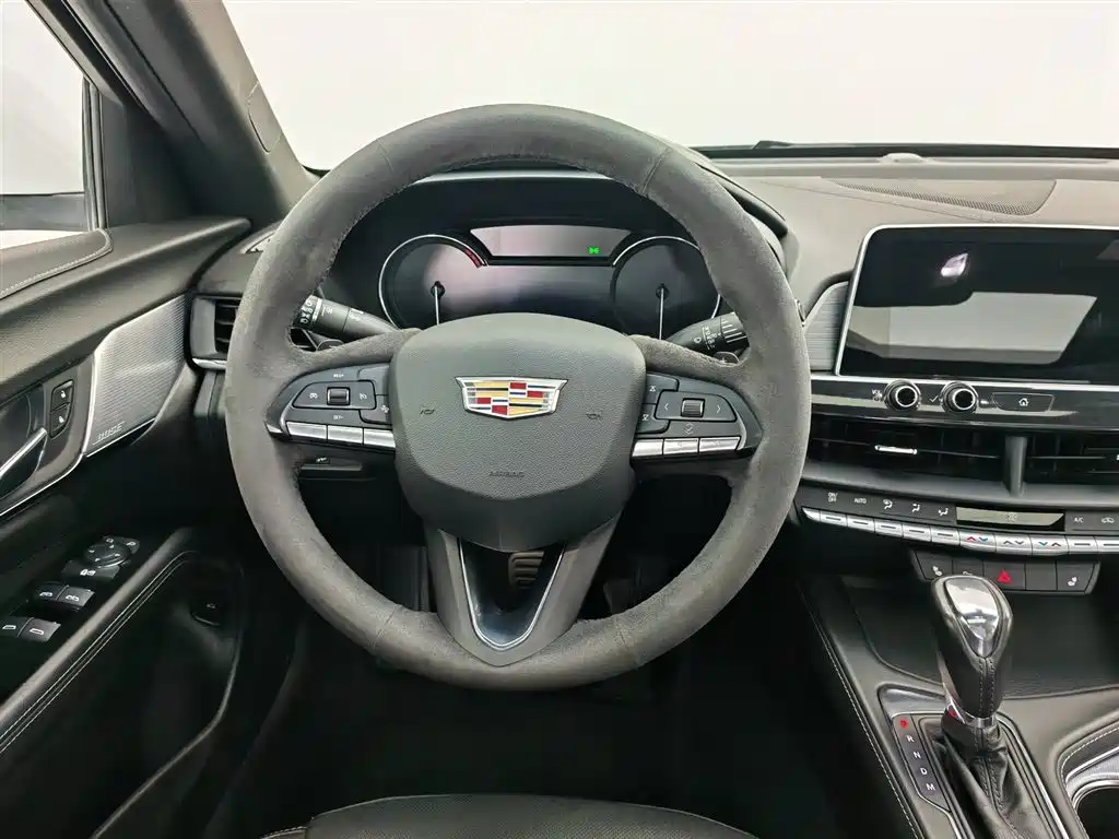 Cadillac CT4 2022 — фото 11