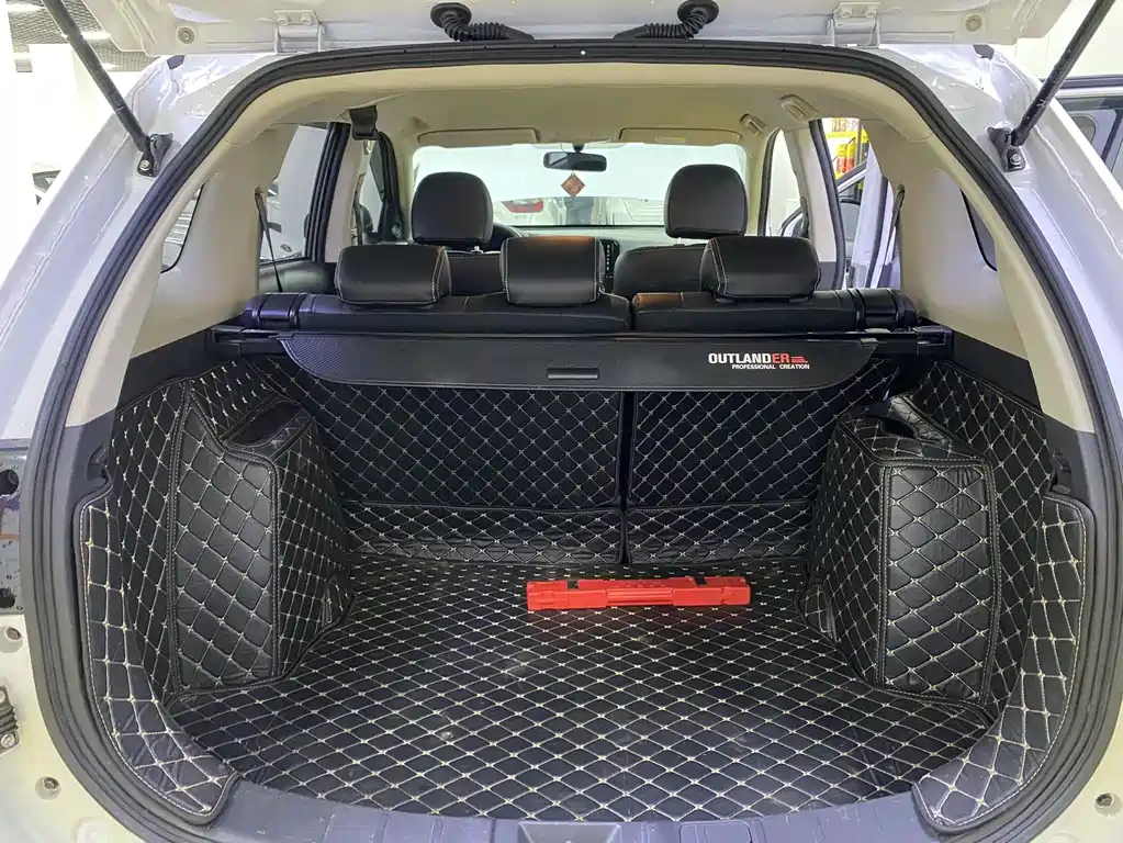 Mitsubishi Outlander 2021 — фото 17