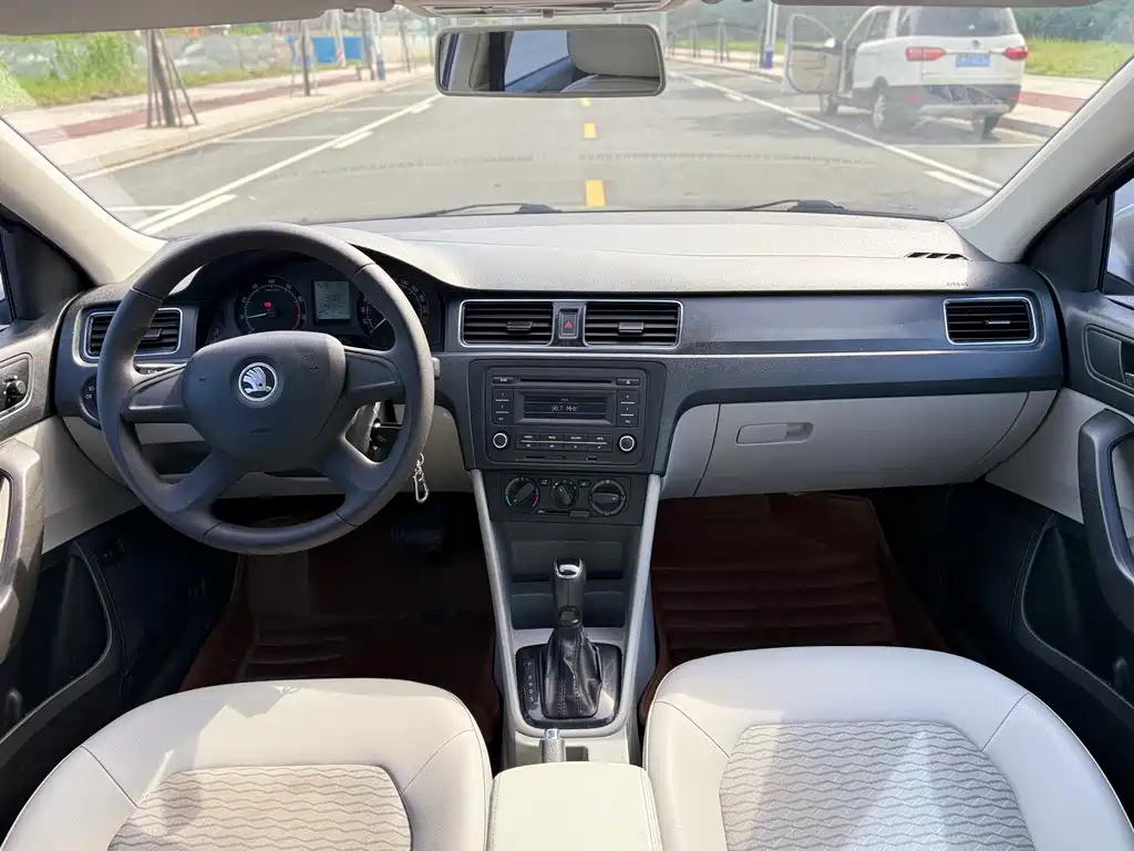 Skoda Rapid 2014 — фото 13