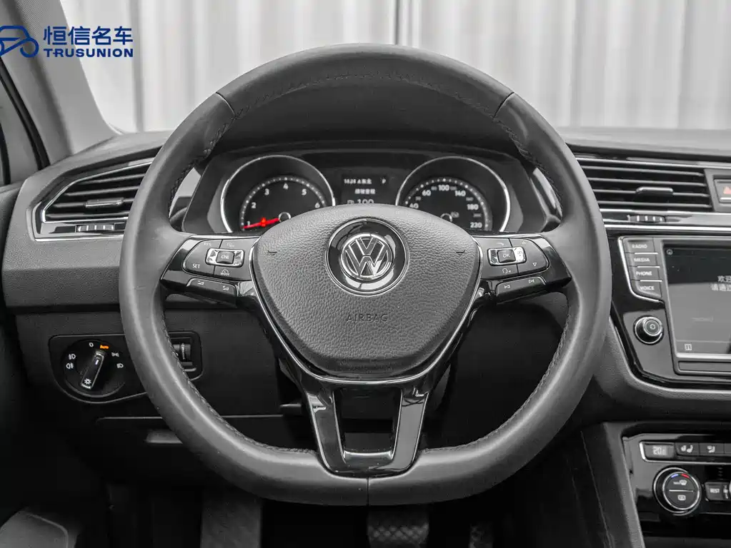 Volkswagen Tiguan L 2017 — фото 16