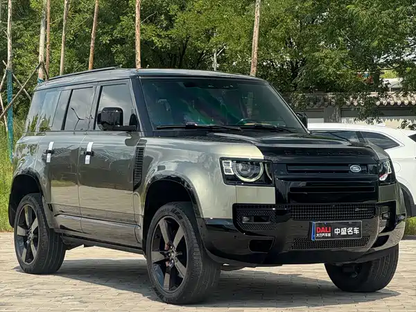 Land Rover Defender 2023