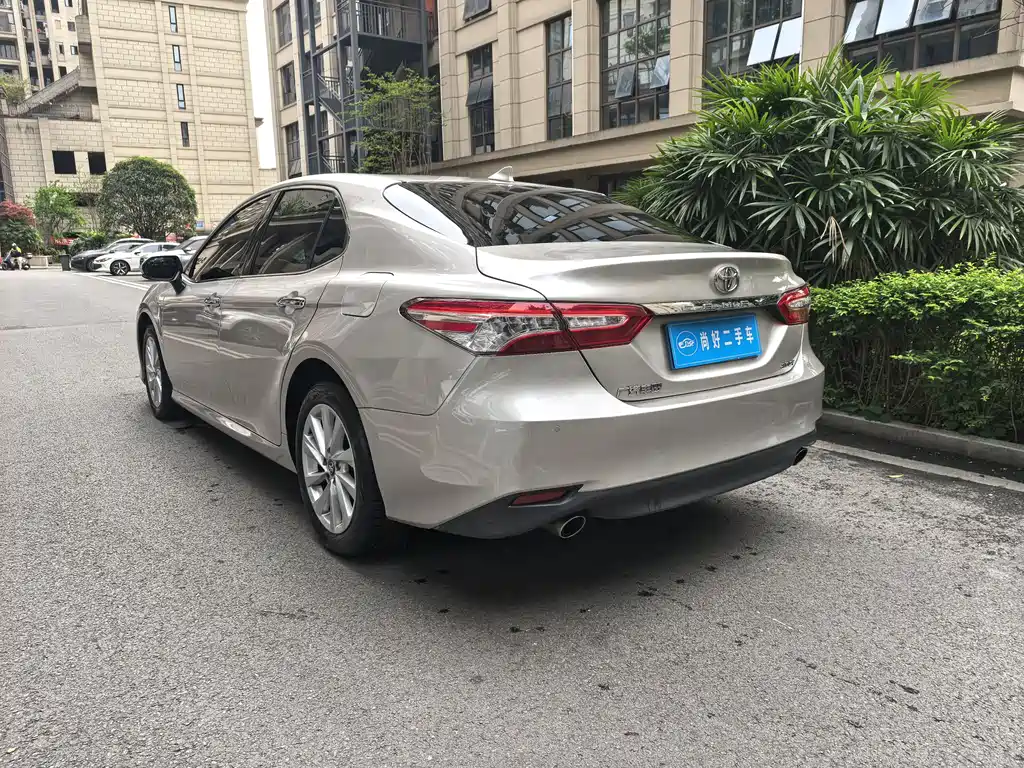 Toyota Camry 2022 — фото 10