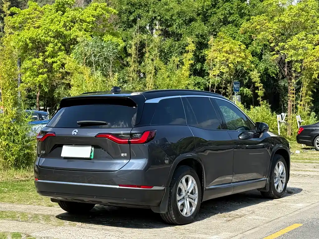 NIO ES8 2021
