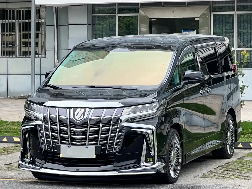 Toyota Alphard 2017 — фото 1
