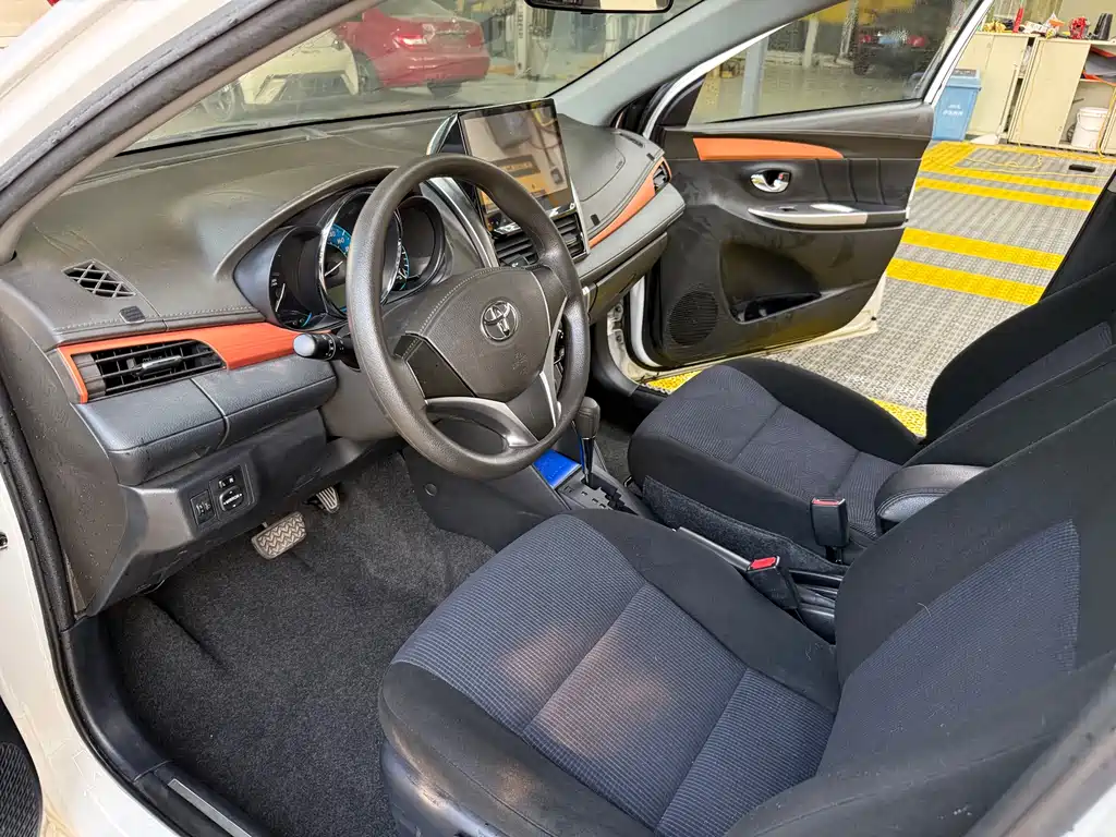 Toyota Yaris L 2016 — фото 8