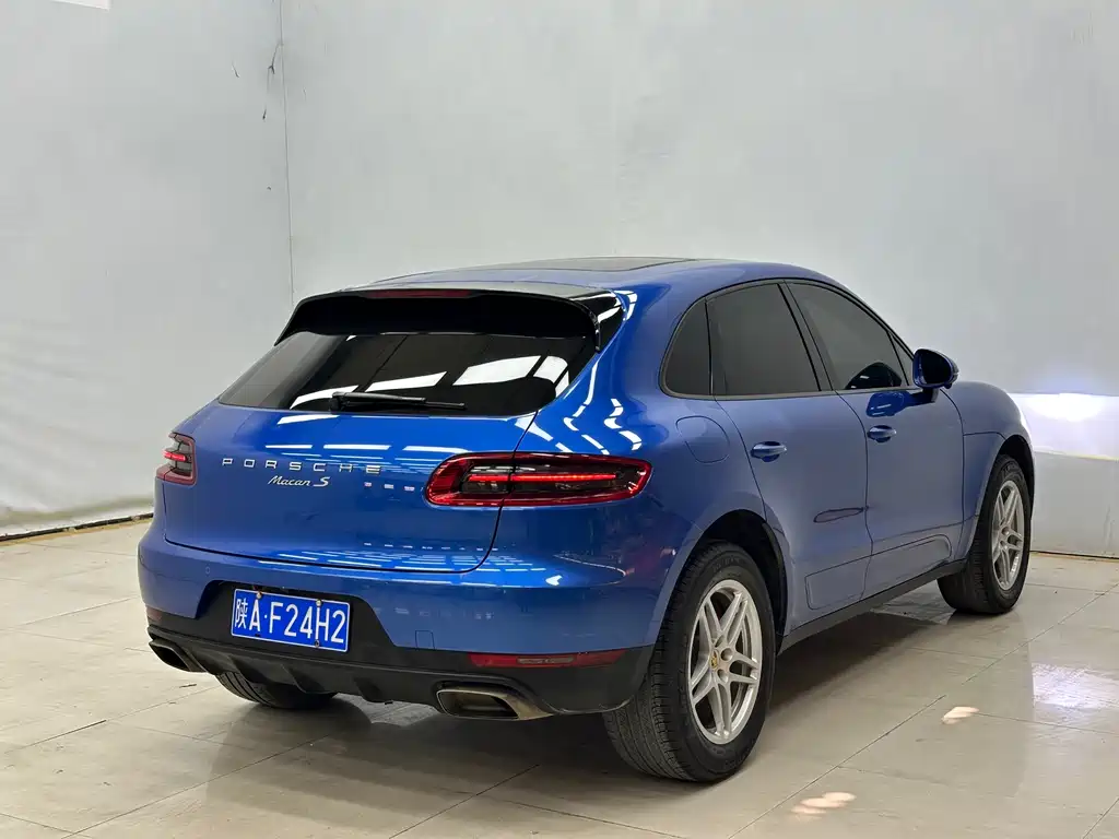 Porsche Macan 2017 — фото 11