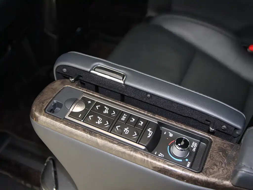 Toyota Alphard 2021 — фото 14