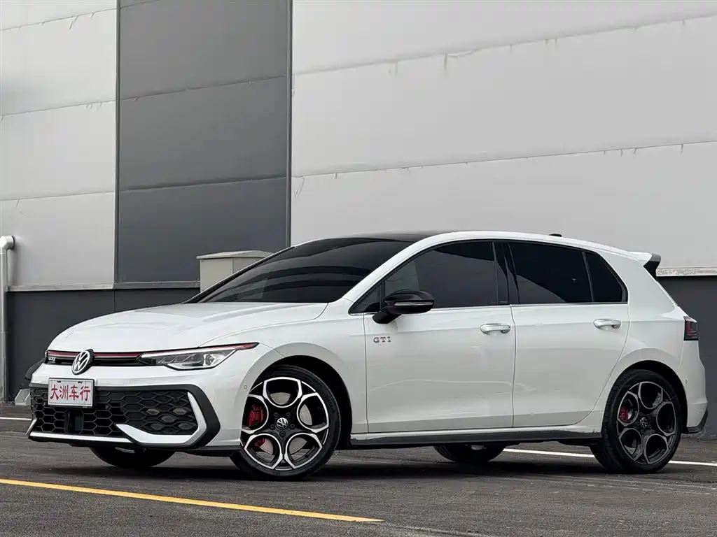 Volkswagen Golf GTI 2025 — фото 1
