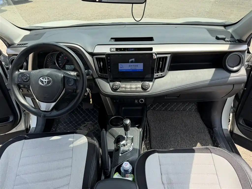 Toyota RAV4 2016 — фото 12