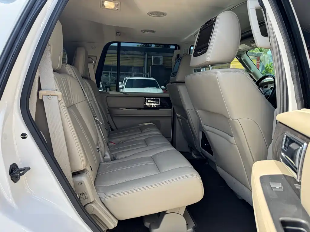 Lincoln Navigator 2016 — фото 15