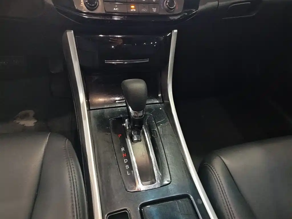 Honda Accord 2017 — фото 14