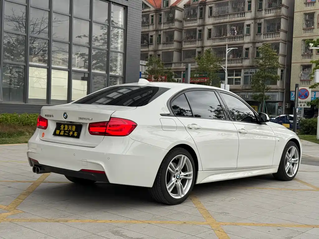 BMW 3 Series 2019 — фото 21