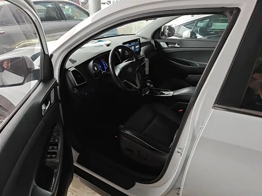 Hyundai Tucson 2020 — фото 15
