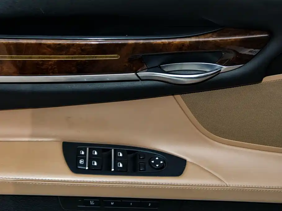 BMW 7 Series 2013 — фото 12