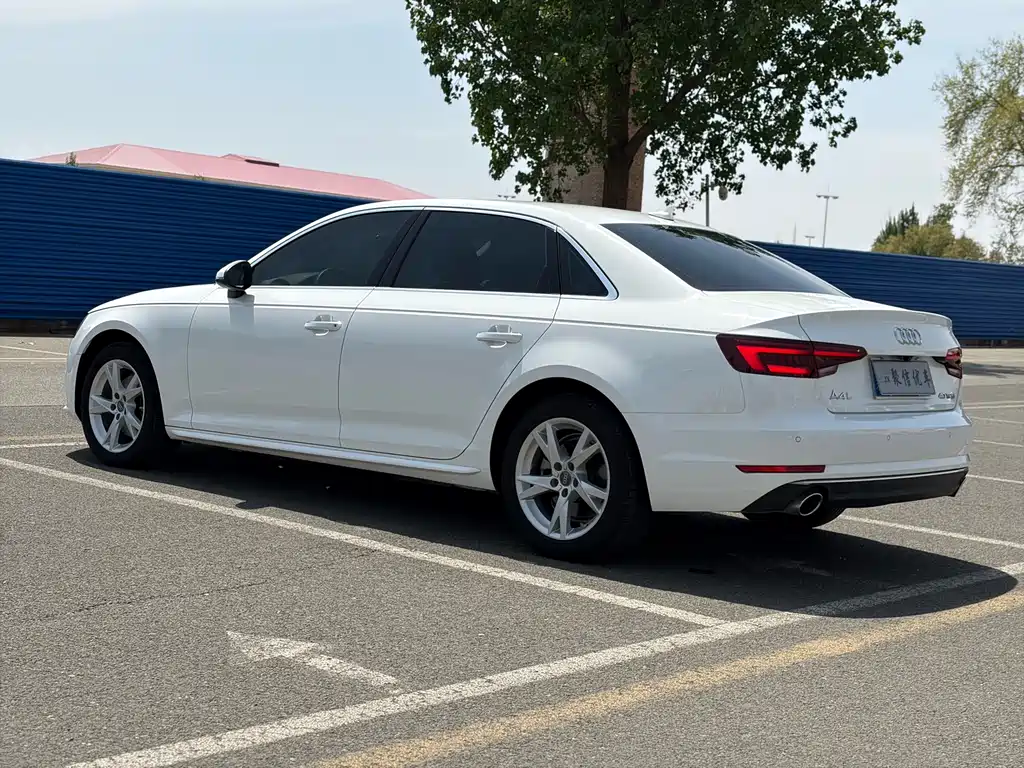 Audi A4L 2018 — фото 19