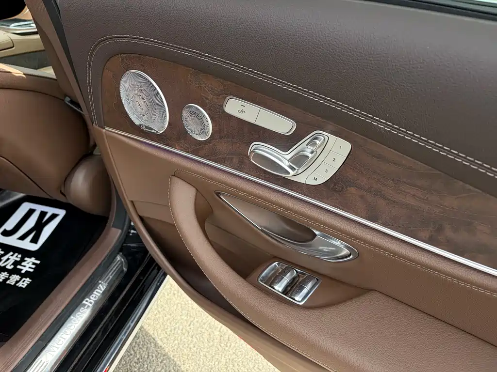 Mercedes-Benz E-Class 2020 — фото 16