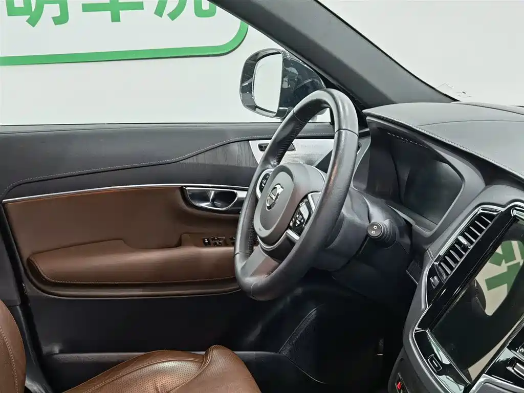 Volvo XC90 2022 — фото 22