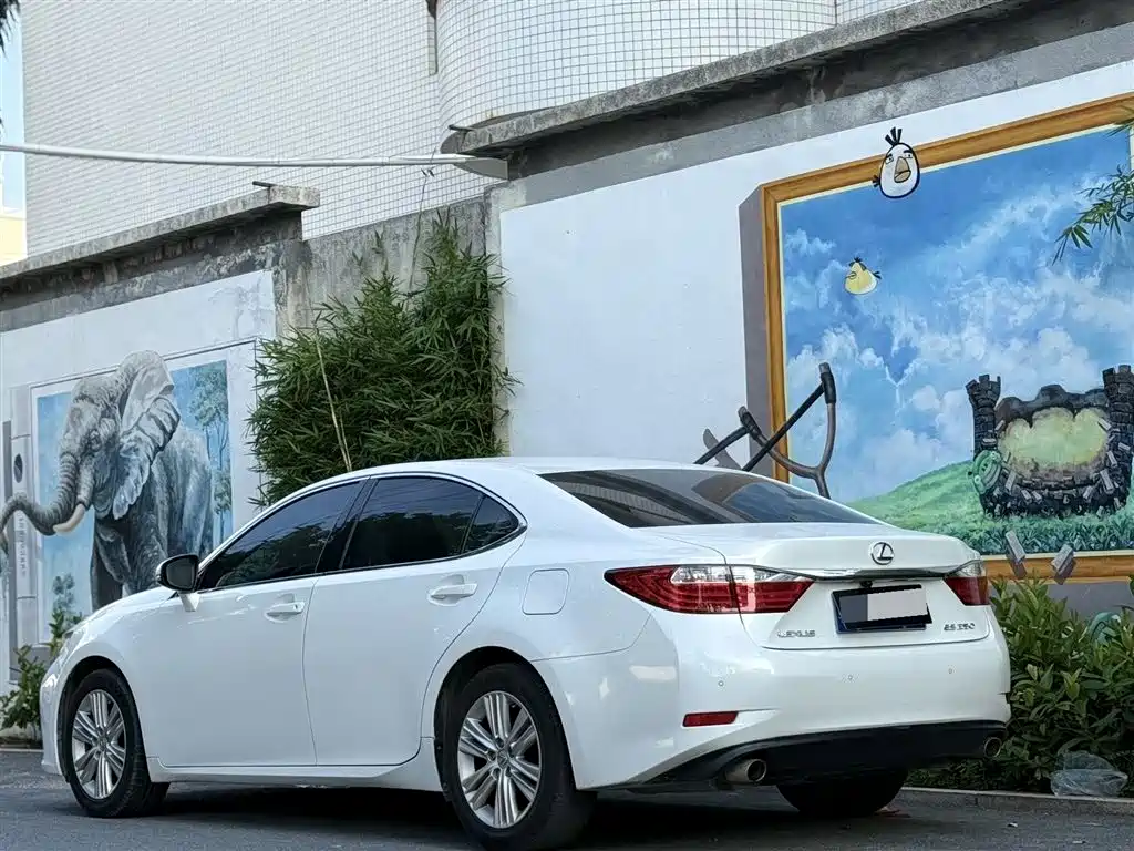 Lexus ES 2014 — фото 9