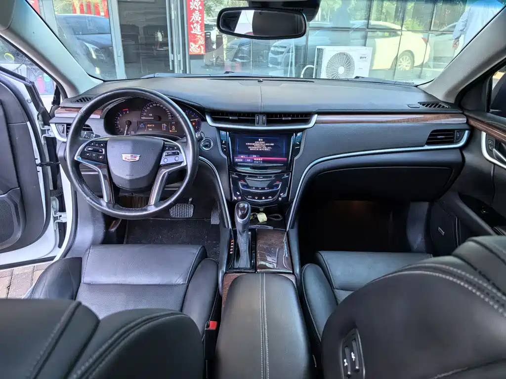 Cadillac XTS 2017 — фото 10