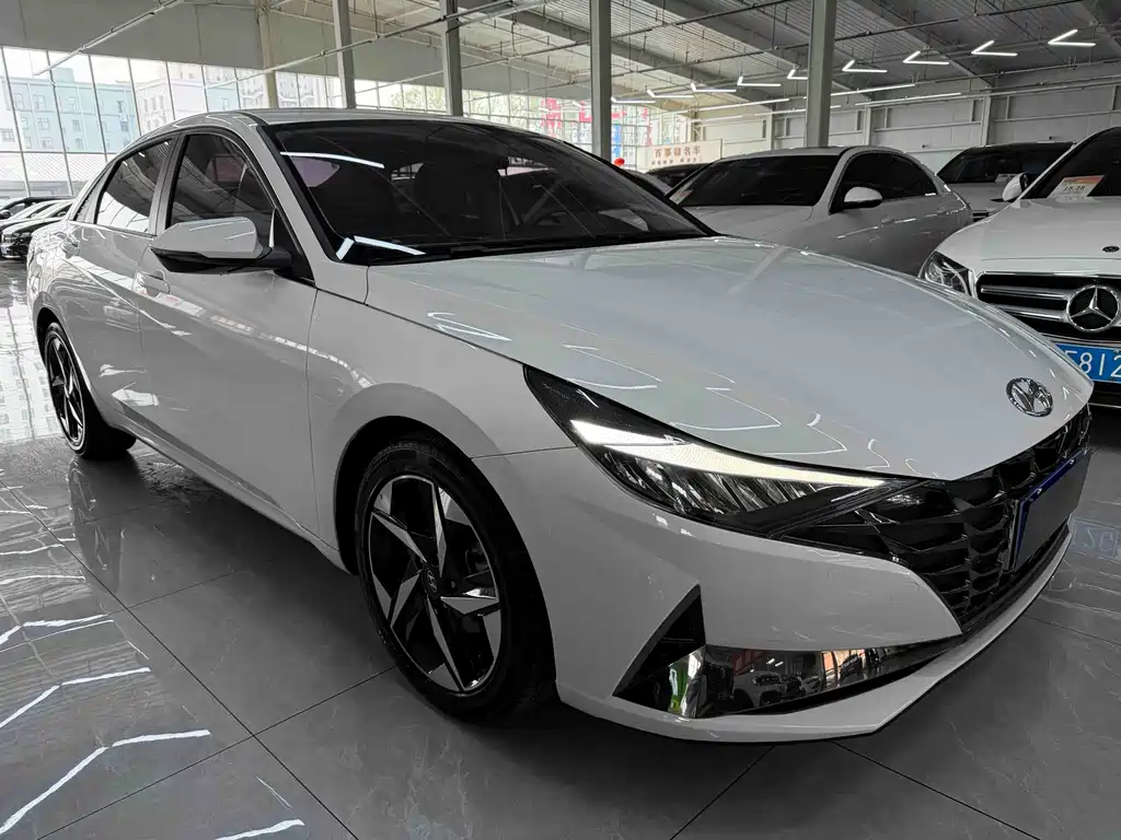 Hyundai Elantra 2023 — фото 3