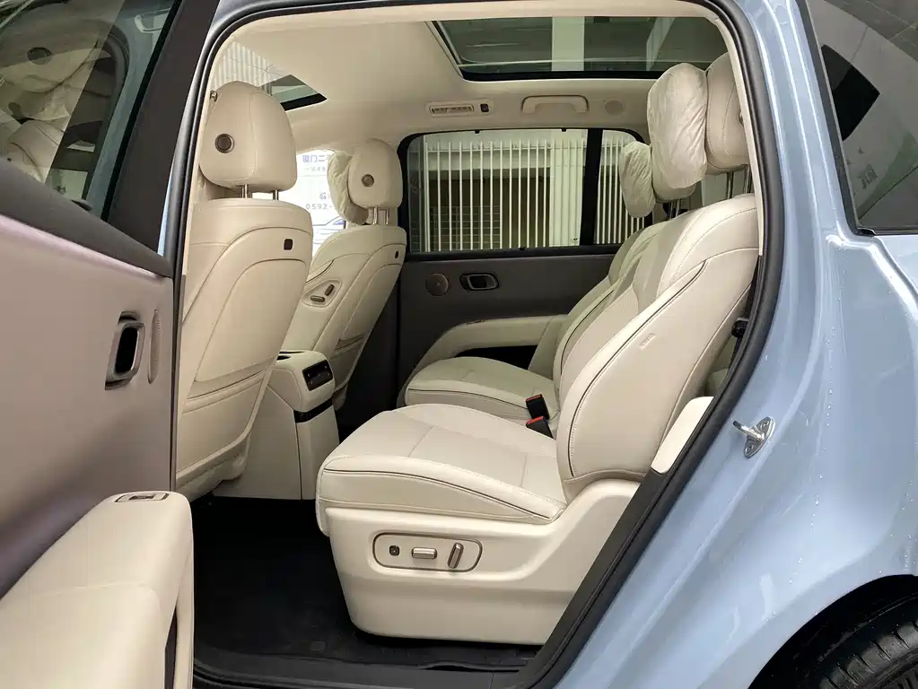 Li Auto i8 2025 — фото 10