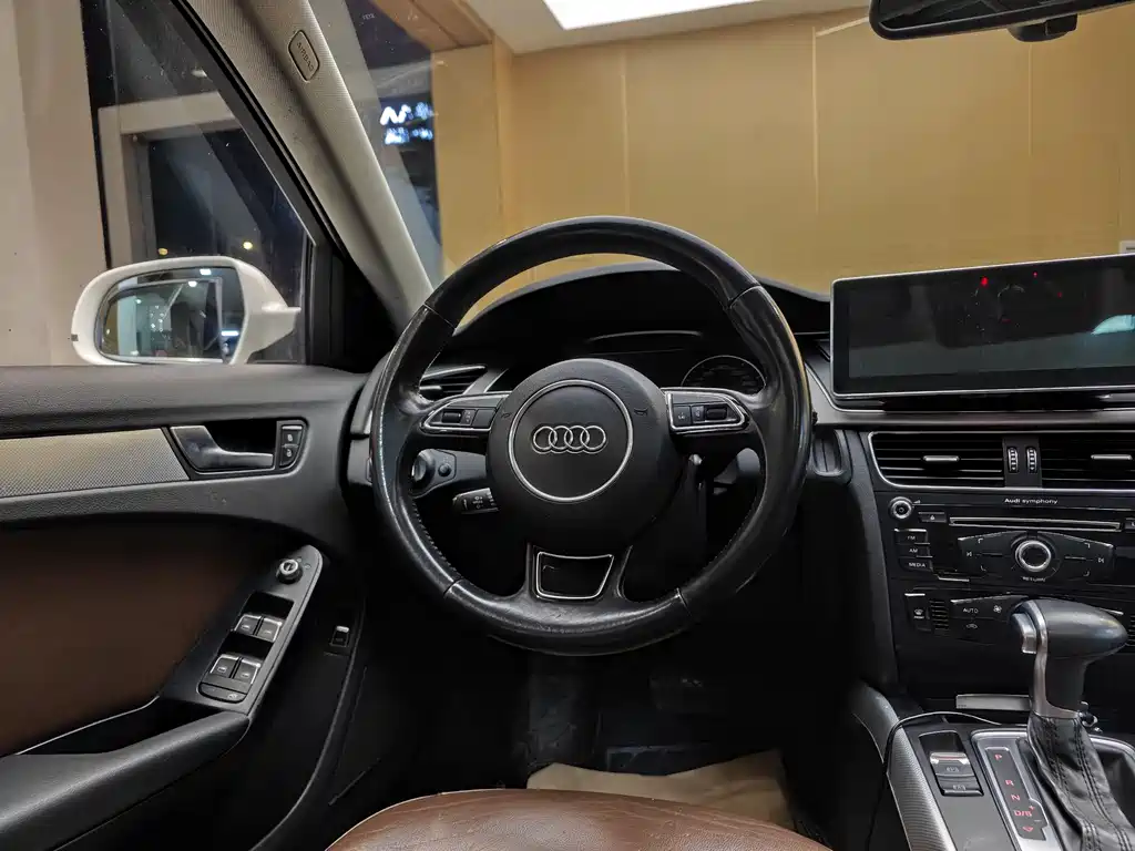 Audi A4L 2014 — фото 15