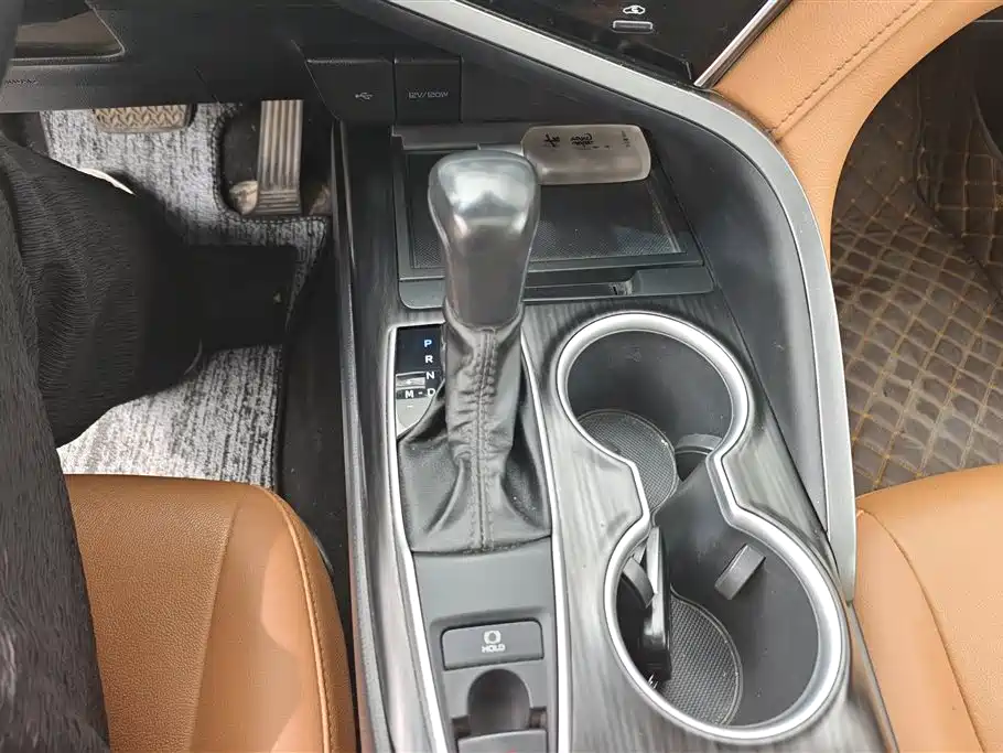 Toyota Camry 2023 — фото 16