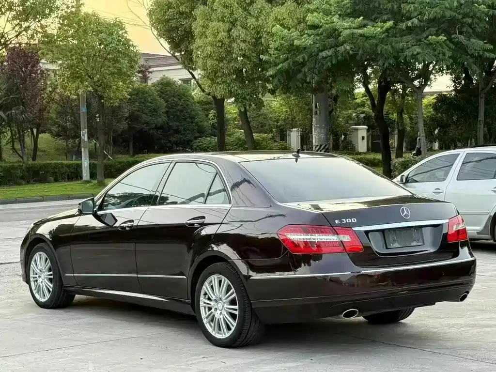 Mercedes-Benz E-Class 2009