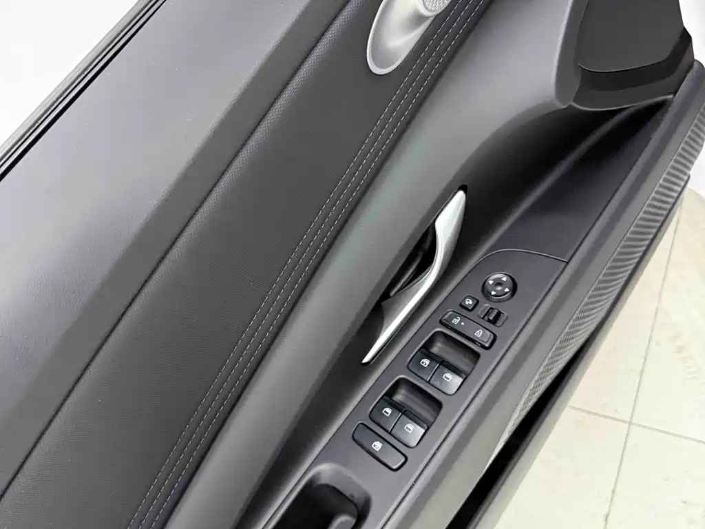 Hyundai Elantra 2023 — фото 18