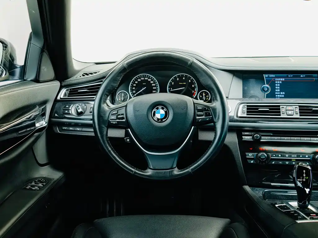 BMW 7 Series 2009 — фото 13