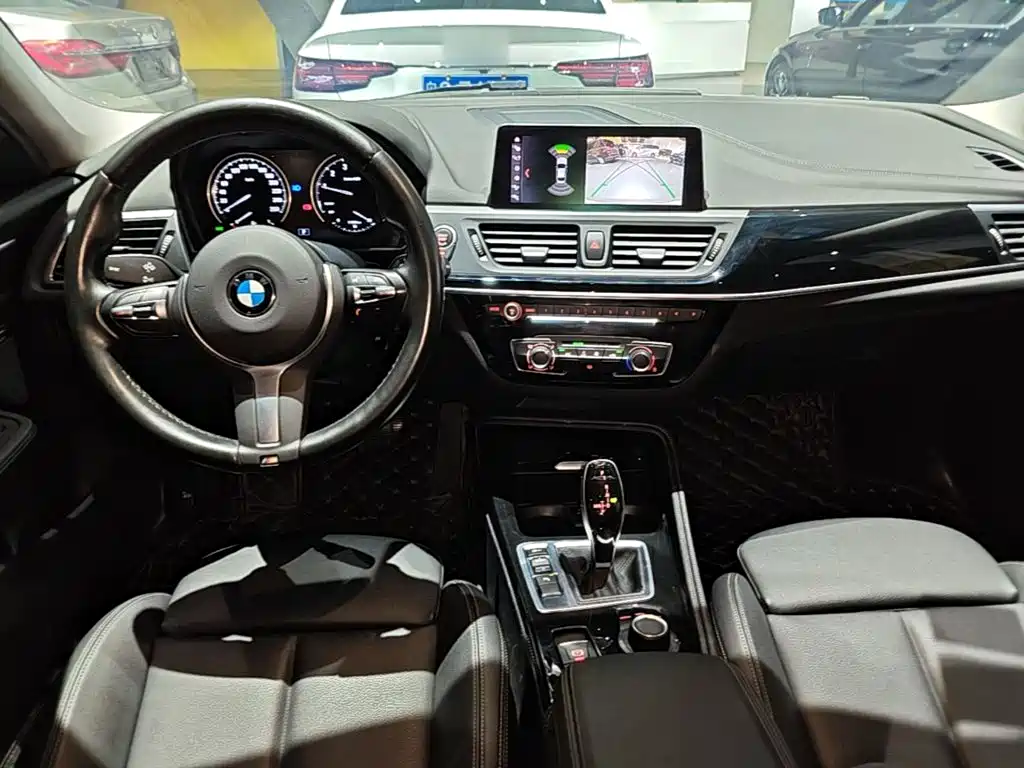 BMW 1 Series 2020 — фото 10
