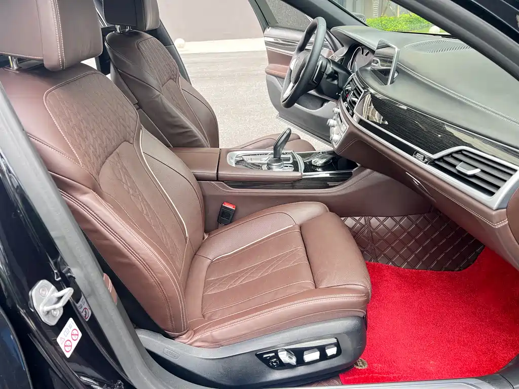 BMW 7 Series 2018 — фото 15
