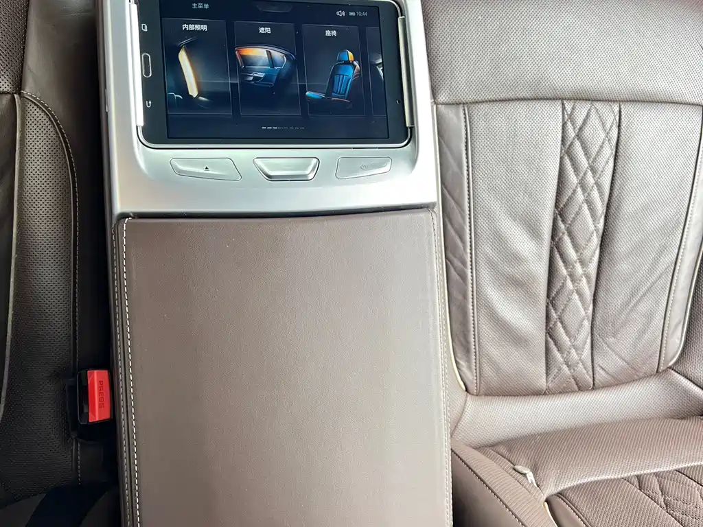 BMW 7 Series 2018 — фото 33