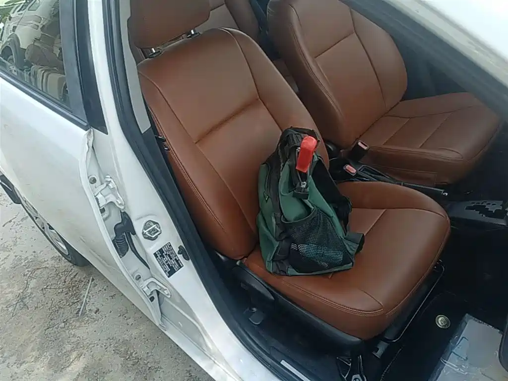 Toyota Yaris L 2015 — фото 25