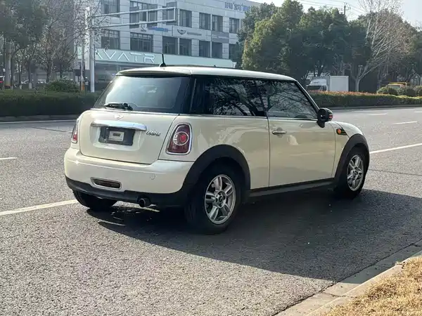 MINI MINI 2011