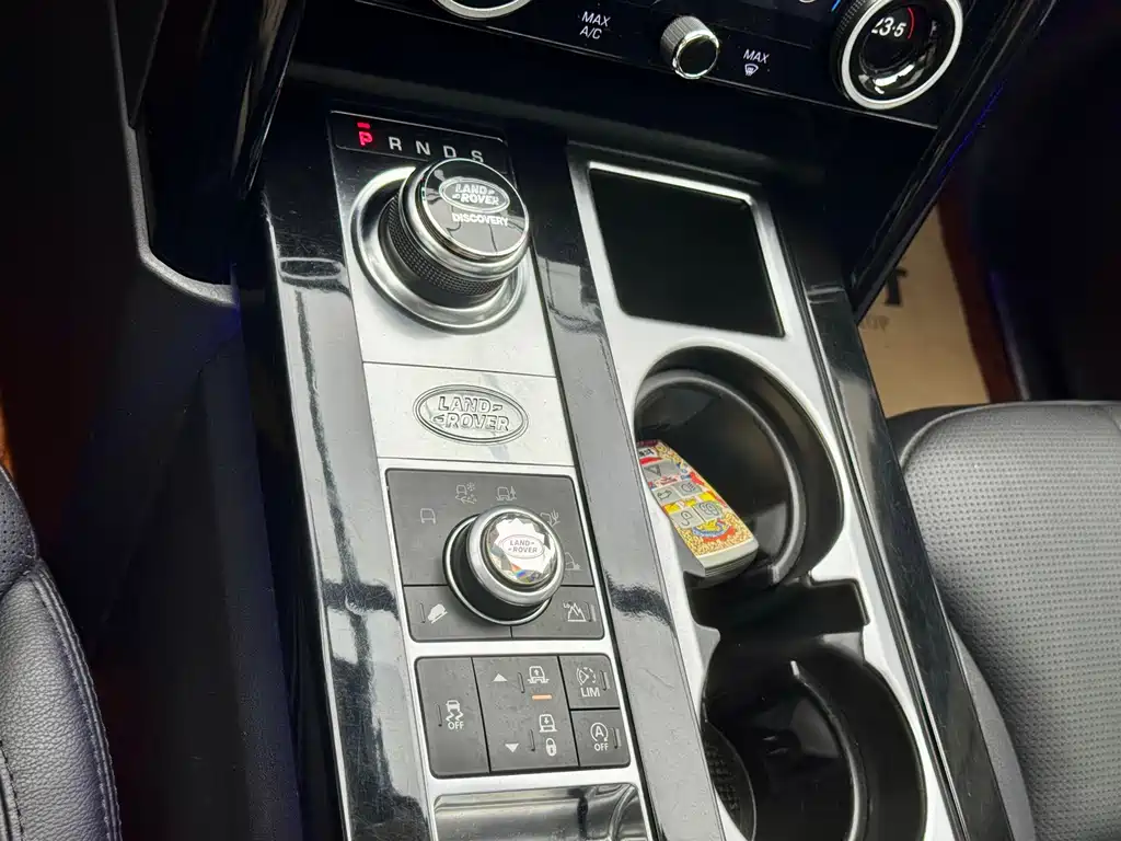 Land Rover Discovery 2018 — фото 13
