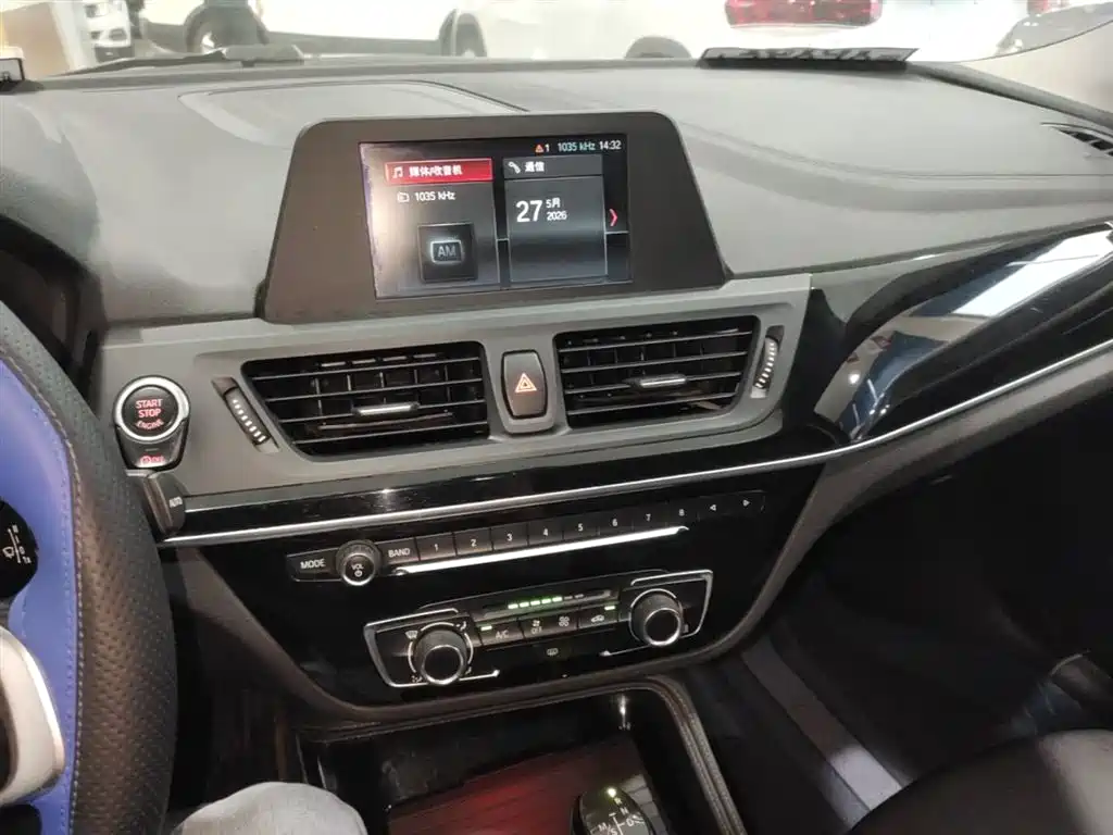 BMW 1 Series 2018 — фото 13