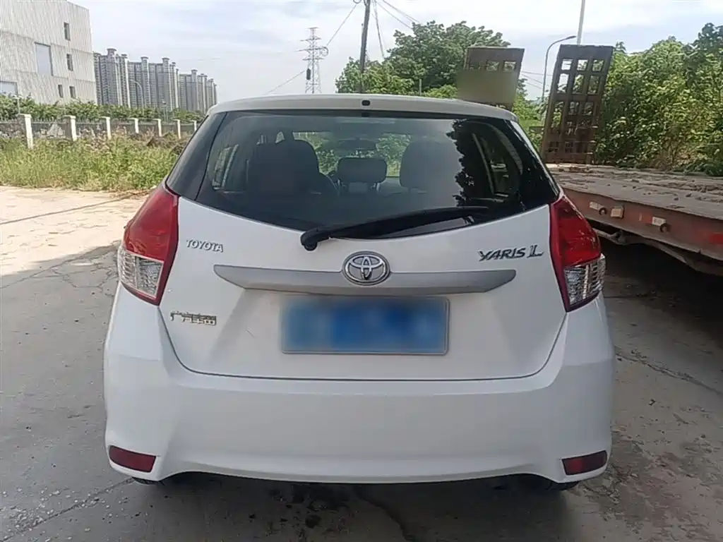 Toyota Yaris L 2015 — фото 6