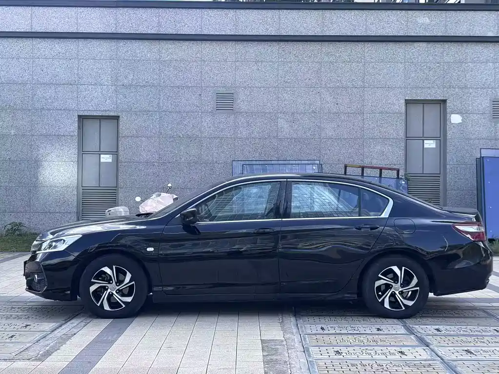 Honda Accord 2018 — фото 7
