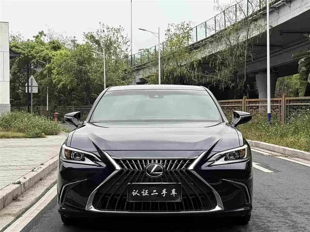 Lexus ES 2023 — фото 1