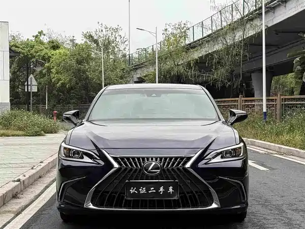 Lexus ES 2022